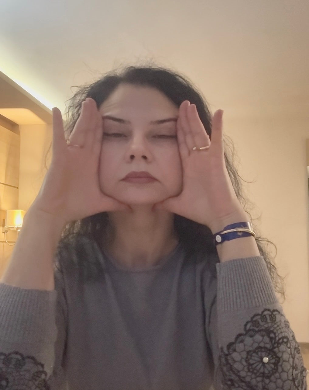 Красотата и козметиката – как фейс йога променя грижата за кожата