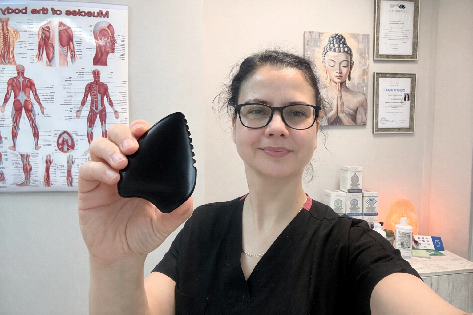 ПРЕДСТОИ Гуа-ша за лице, шия и деколте: професионални техники за видим ефект